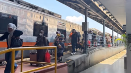 Ratusan penumpang kereta api di wilayah Daop 4 Semarang membatalkan perjalanan akibat imbas kecelakaan dua lokomotif di Bekasi, Selasa (28/4/26) foto : Istimewa