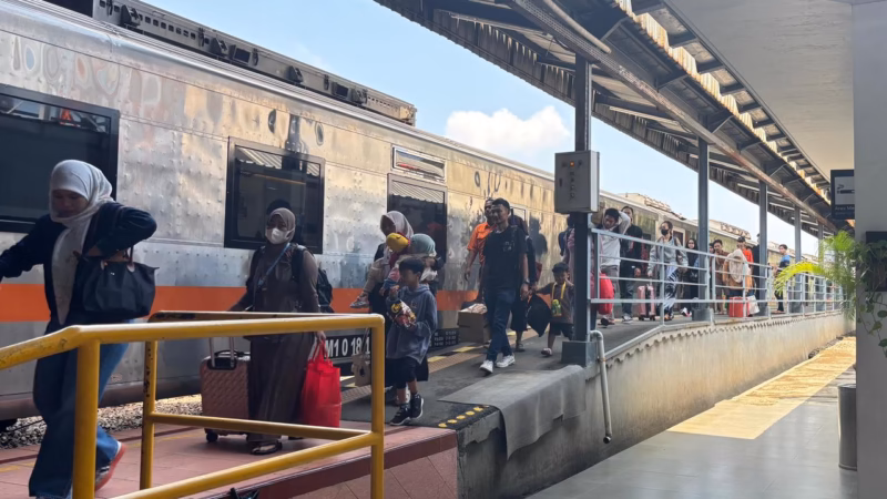 Ratusan penumpang kereta api di wilayah Daop 4 Semarang membatalkan perjalanan akibat imbas kecelakaan dua lokomotif di Bekasi, Selasa (28/4/26) foto : Istimewa
