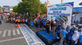 Penampakan lintasan lari di alun-alun Kota Tegal yang diresmikan dilengkapi dengan pengaturan jam dan pengawasan khusus oleh pemerintah daerah siap dijajal penghobi lari, Jum'at (22/5/26).