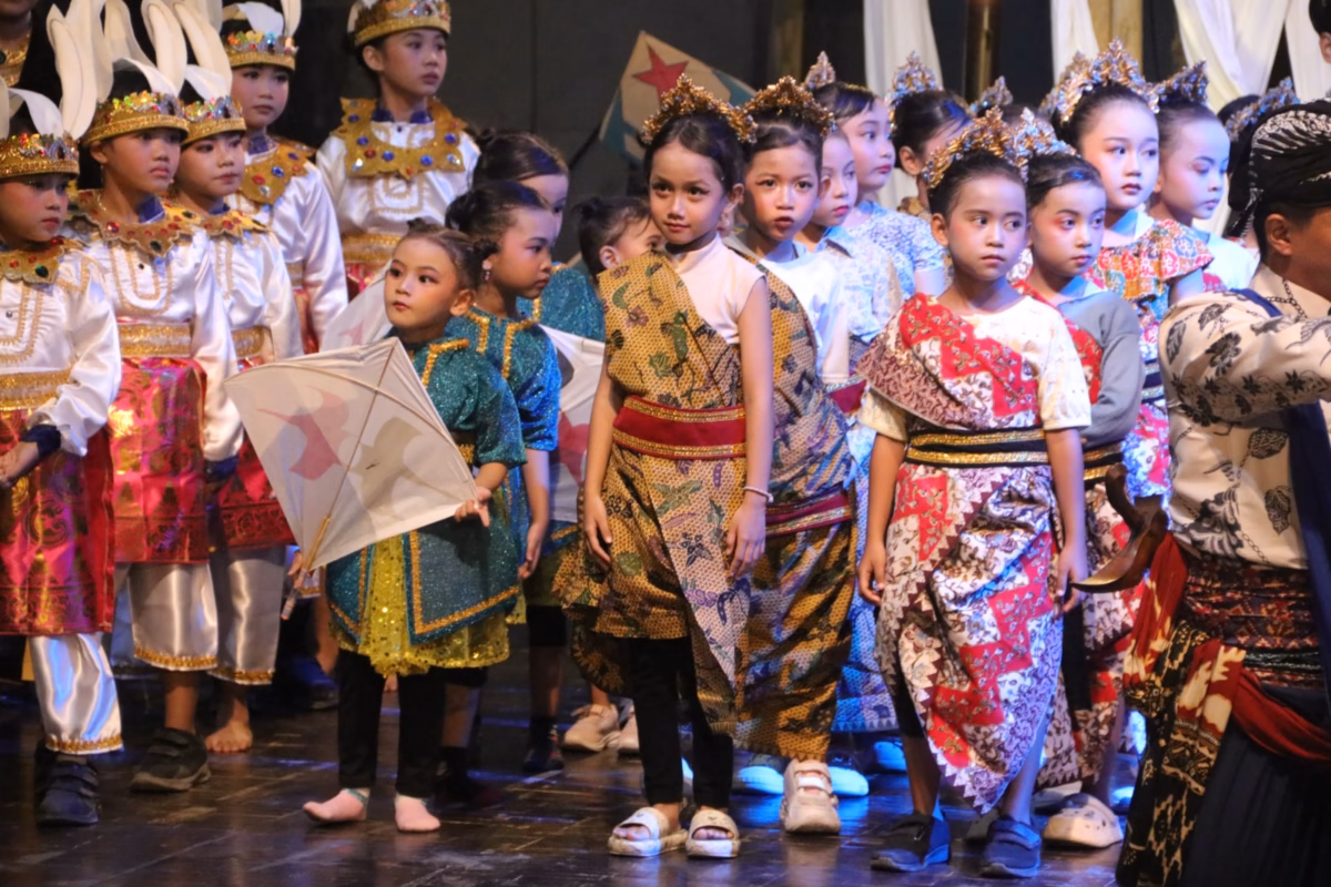 Ratusan penari Kota Tegal menampilkan karya di panggung Baruna Dance Festival 2026 yang menjadi ajang regenarasi penari lokal, Minggu (7/6/26). Foto : Istimewa