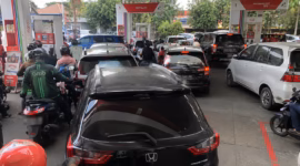 Ilistrasi antrean kendaran di SPBU