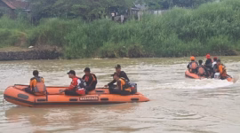 Tim gabungan masih terus melakukan pencarian terhadap Khafid Riski Al Wafi dengan mengerahkan tim penyelam, Minggu (14/6/26). Foto : Istimewa