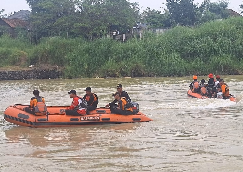 Tim gabungan masih terus melakukan pencarian terhadap Khafid Riski Al Wafi dengan mengerahkan tim penyelam, Minggu (14/6/26). Foto : Istimewa
