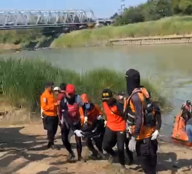 Basarnas dan tim gabungan mengevakuasi jenasah Khafids Rizki Alwafi (6) yang di temukan tenggelam di Sungai Comal sejauh 300 meter dari lokasi kajadian awal, Senin (15/6/26). Foto : Istimewa