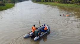 Tim gabungan SAR melakukan upaya pencarian korban yang dilaporkan tenggelam di Kali Banger masuk wilayah Kelurahan Setono, Kota Pekalongan, Senin (15/6/26).