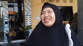 Fika pedagang emas asal Sidoarjo Jawa Timur mengaku diperiksa penyidik KPK terkait transaksi emas yang disebut-sebut berhubungan dengan mantan Bupati Pekalongan Fadia Arafiq, Rabu (16/6/26).