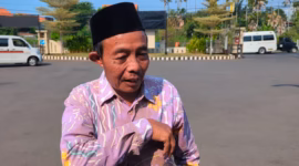 Sugiarto (69) warga Desa Kaliboja usai diperiksa penyidik KPK di Mapolres Pekalongan Kota, Rabu (17/6/26).