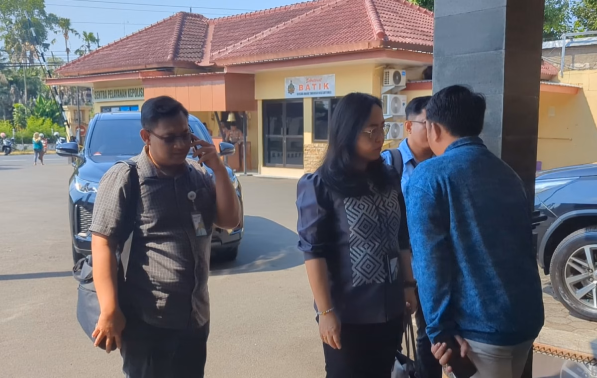 Kepala BPJS Pekalongan Widi Astuti Aprilia Nia yang memenuhi panggilan penyidik KPK untuk menjalani pemeriksaan di Mapolres Pekalongan Kota, Rabu (17/6/26).