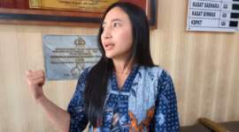 Fadlila Diani Putri kuasa hukum Fadia Arafiq memberikan keterangan kepada media di ruang tunggu Mapolres Pekalongan Kota, Rabu (17/6/26).