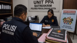 Meski dikabarkan sudah tidak berada di rumah namun terlapor kyai S terduga pelaku kasus pencabulan terhadap beberapa santriwati di bawah umur yang mengaji di musala yang diasuhnya, polisi belum melakukan pemanggilan pemeriksaan, Kamis (18/6/26). Foto : Ilustrasi AI