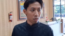 Yusril Eko Riyadi mantan karyawan Big Boss Resto milik mantan Bupati Pekalongan Fadia Arafiq yang mengaku baru tahu namanya dicatut sebagai tenaga outsourcing usai menjalani pemeriksaan KPK di Mapolres Pekalongan Kota, Jumat (19/6/26).