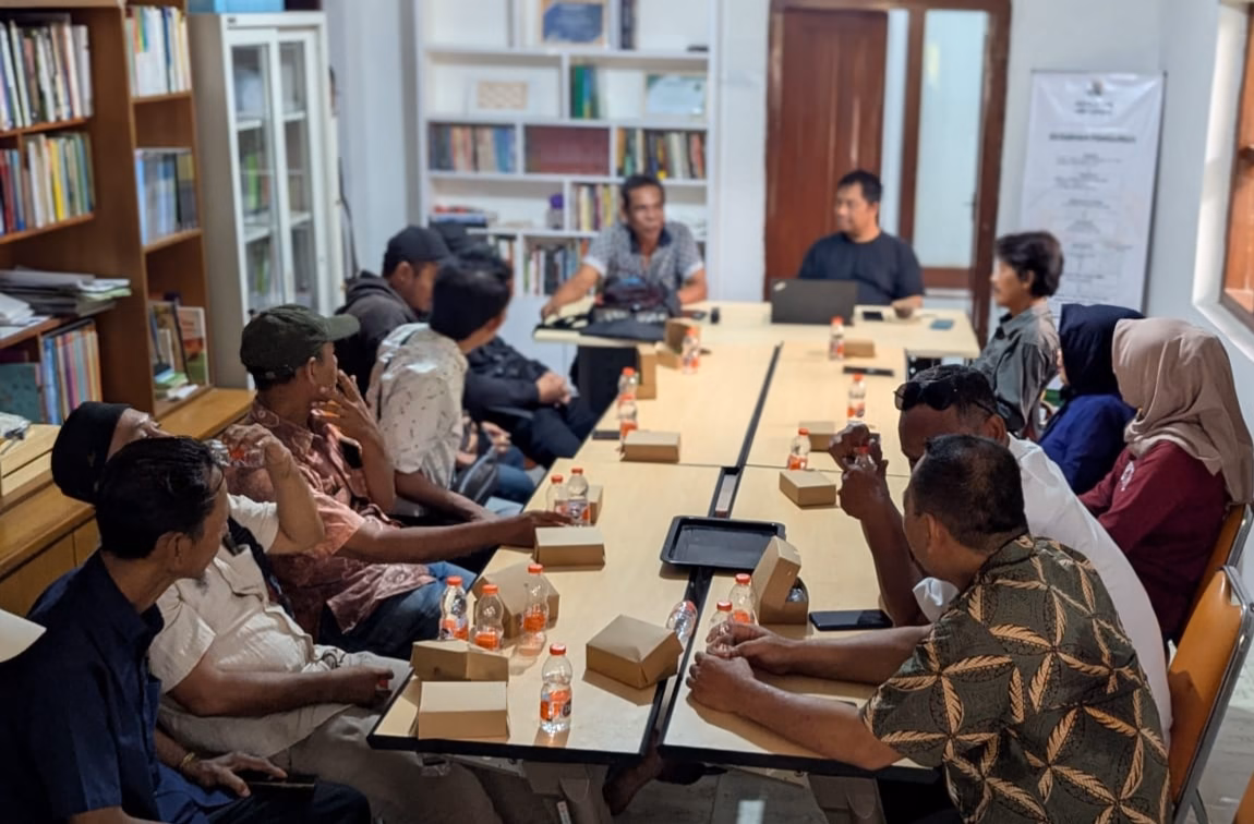 Pertemuan Food Bank Pekalongan dengan puluhan relawan dari 27 kelurahan yang ada di Kota Pekalongan berlangsung, Minggu (21/6/26).