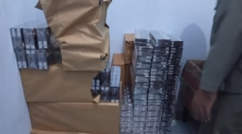 Tumpukan rokok ilegal ditemukan tersimpan di sebuah ruangan yang dijadikan gudang saat dilakukan razia gabungan, Selasa (23/6/26). Foto : Istimewa