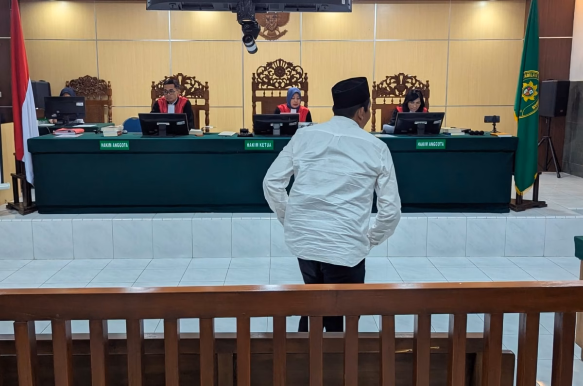 Sidang lanjutan kasus Gacon alias Purwanto di PN Pekalongan diwarnai keluhan terdakwa yang mengaku menjadi tumbal lantaran sendirian, Rabu (24/6/26).