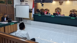 Terdakwa Dwi Hendratno alias Duwel di dalam persidangan curhat dijadikan tersangka tunggal kepada saksi ahli yang dihadirkan oleh JPU, Rabu (24/6/26).