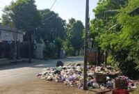 Tumpukan sampah dekat alun-alun Kabupaten Batang dikeluhkan dan viral di media sosial, Selasa (30/6/26). Foto : Istimewa