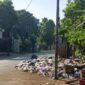 Tumpukan sampah dekat alun-alun Kabupaten Batang dikeluhkan dan viral di media sosial, Selasa (30/6/26). Foto : Istimewa