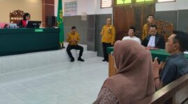 Dua saksi meringankan yang dihadirkan penasehat hukum terdakwa memberikan kesaksiannya dalam sidang lanjutan perkara Gacon di PN Pekalongan, Rabu (1/7/26).