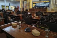 Pemandangan kursi kosong saat rapat paripurna DPRD Kabupaten Pekalongan, Rabu (1/7/26).