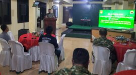 Dandim Pekalongan Letkol Inf Muhammad Nurul Chabibi saat memberikan sambutan di hadapan puluhan wartawan kota dan Kabupaten Pekalongan di aula makodim setempat, Jumat (3/7/26) malam.