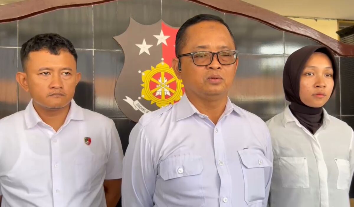 Kasatreskrim Polres Pekalongan Kota AKP Setiyanto memberikan keterangan kepada wartawan terkait hasil tes DNA korban kekerasan sesksual di Padepokan Padang Ati, Senin (6/7/26).