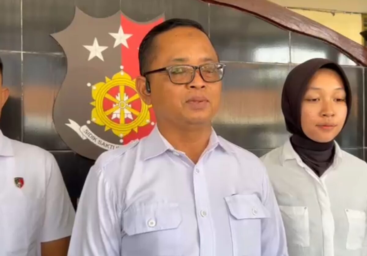 Kasatreskrim Polres Pekalongan Kota AKP Setiyanto memberikan keterangan kepada wartawan terkait perkembangan dugaan kasus kekerasan seksual di Padepokan Padang Ati, Senin (6/7/26).
