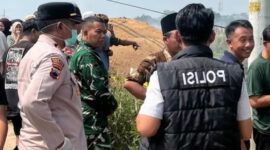 Penemuan mayat dengan luka bakar di sekujur tubuh di areal perkebunan tebu wilayah Kecamatan Banyuputih, Senin (6/7/26). Foto : Istimewa