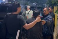 Polisi mengamankan HF di rumahnya setelah diketahui menyimpan dan diduga akan mengedarkan narkoba jenis sabu di wilayah Wiradesa, Selasa (7/7/26). Foto : Istimewa