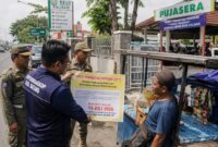 Pemerintah Kabupaten Batang memberi batas waktu hingga 14 Juli 2026 bagi PKL di kawasan depan RSUD Kalisari untuk memindahkan lapaknya ke Pujasera, Jumat (10/7/26). Foto : Ilsutrasi AI