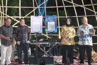 Pembukaan Festival Bubur Suro oleh Wakil Walikota Pekalongan Balqis Diab bersama Deputi Kepala Perwakilan BI Tegal Seno Indarso dibarengi dengan penyerahan buku dan scan wakaf, Jumat (10/7/26).