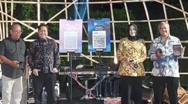 Pembukaan Festival Bubur Suro oleh Wakil Walikota Pekalongan Balqis Diab bersama Deputi Kepala Perwakilan BI Tegal Seno Indarso dibarengi dengan penyerahan buku dan scan wakaf, Jumat (10/7/26).