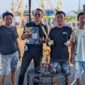 Hobi selama 10 tahun mengantar Edi Budiarso (dua dari kanan) menaklukkan persaingan ketat dalam ajang Kicau Mania Syafaat Festival Bubur Suro 2026 hasil kolaborasi dengan Bank Indonesia Tegal, Minggu (12/7/26).