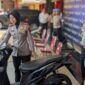 Kapolres Batang AKBP Veronica memperlihatkan barang bukti kendaraan hasil curian, Senin (13/7/26).