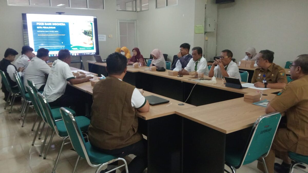 Rapat koordinasi antara Pemerintah Kota Pekalongan dengan Food Bank, Baznas, SPPG dan Mitra MBG, Senin (13/7/26).