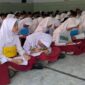 Ratusan peserta didik baru mengikuti MPLS yang menghadirkan beberapa wartawan sebagai pemateri dalam Jurnalis Mengajar dari program PWI Goes to School, Selasa (14/7/26).