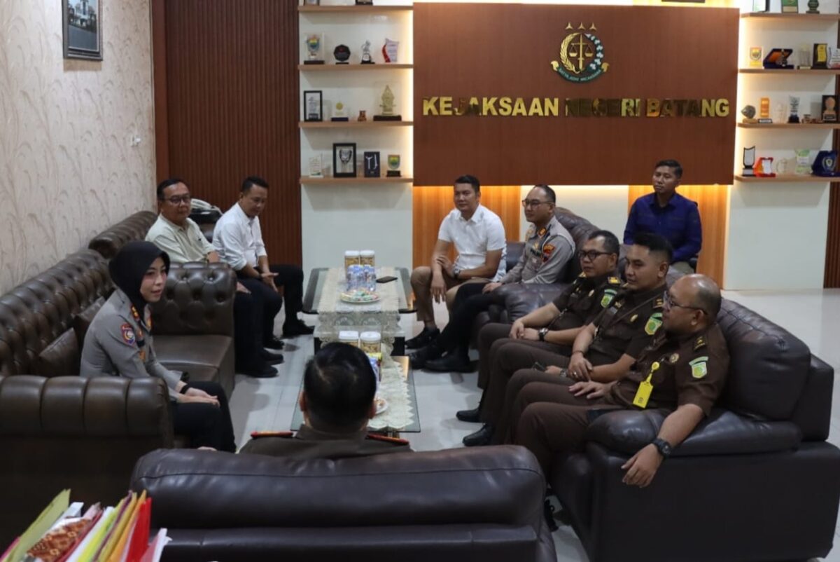 Pertemuan antara Kapolres beserta jajarannya dengan Kajari Batang bersama jajarannya berlangsung, Rabu (15/7/26). Foto : Istimewa