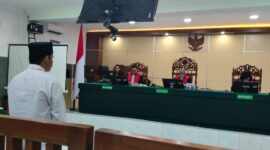Sofirin (29) guru ektrakurikuler yang menjadi terdakwa kasus kekerasan seksual terhadap sejumlah murid  laki-laki di bawah umur menerima putusan hakim yang menjatuhkan vonis enam tahun, Rabu (15/7/26).