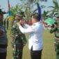 Plt Bupati Pekalongan Sukirman menyematkan tanda TMMD Sengkuyung bisa dimulai, Rabu (15/7/26). Foto : Istimewa