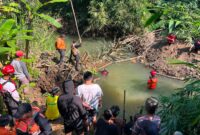 Tim SAR gabungan masih melakukan pencarian di area yang dicurigai sebagai lokasi dua anak hilang dan diduga tenggelam di saluran irigasi, Kamis (16/7/26). Foto : Istimewa