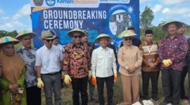 Wamendikdasmen Fajar Riza Ul Haq saat menghadiri peletakan batu pertama pembangunan kampus ITBM Wakatobi, Jumat (17/7/26). Foto : Istimewa