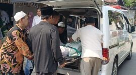 Setelah sebelumnya menjalani perawatan intensif di RS Siti Khadijah, Mamad Godril dinyatakan meninggal dunia usai menjalani operasi akibat luka tusuk yang cukup parah yang dilakukan oleh rekannya sendiri, Jumat (17/7/26).