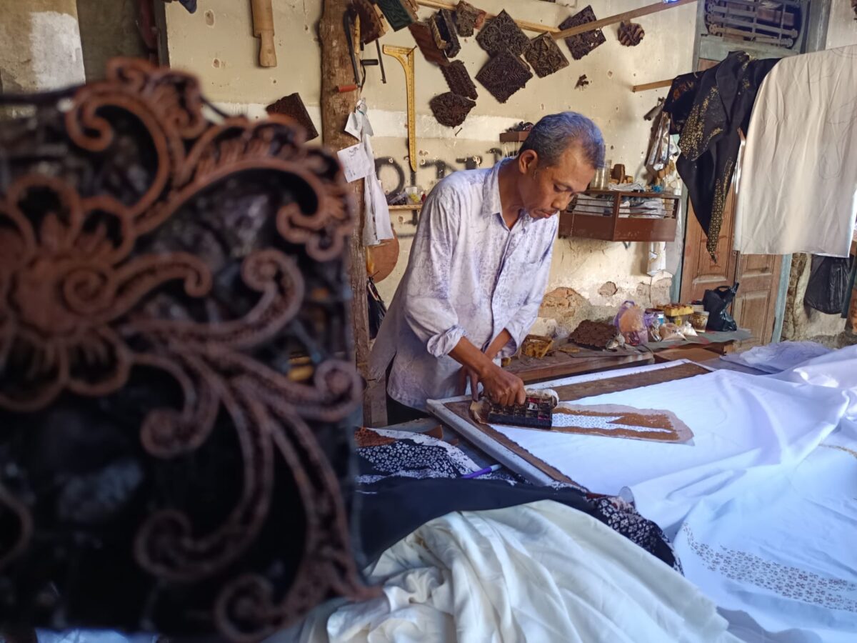 Mahmudi menyebut pranggok sebagai ruang menulis perjalanan hidup puluhan tahun.