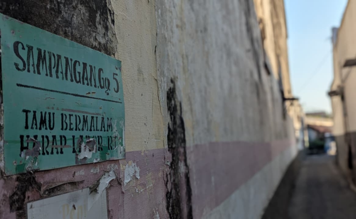 Salah satu sudut gang di daerah Sampangan yang diyakini menjadi asal muasal eks Kelurahan Sampangan yang juga menjadi lokasi makam Wali Sampang.
