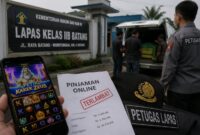 Pegawai Lapas Kelas IIB Batang ditemukan meninggal dunia dalam keadaan tak wajar oleh istrinya, Minggu (19/7/26).