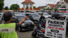 DPRD Kabupaten Batang menyoroti retribusi parkir Kliwonan di Alun-alu Batang belum tergarap maksimal sehingga berpotensi terjadinya kebocoran, Senin (20/7/26). Foto : Ilustrasi AI
