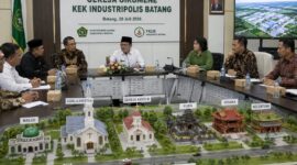 Kemenag Kabupaten Batang bersama Forum Kerukunan Umat Beragama (FKUB), jemaat dari berbagai denominasi menyepakati pembentukan Gereja Oikumene pertama di KEK Industropolis sebagai model pengelolaan rumah ibadah di kawasan industri, Senin (20/7/26). Foto : Ilustrasi AI