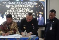 Penandatanganan kerjasama terkait pidana kerja sosial bagi anak yang berkonflik hukum ditandatangani Pemkot Tegal bersama Bapas Kelas II Pekalongan resmi berlaku, Jumat (24/7/26). Foto : Istimewa
