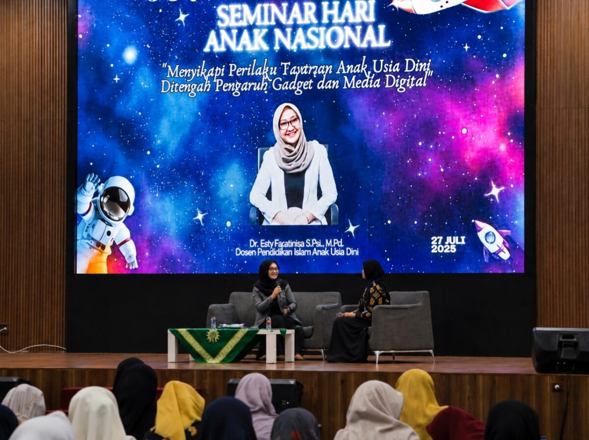 Dosen Program Studi PIAUD UM Bandung, Dr. Esty Fatinisna mengingatkan orang tua agar lebih waspada terkait anak tantrum berulang dengan intensitas tinggi yang dijelaskan dalam Seminar Hari Anak Nasional di Bandung, Senin (27/7/26). Foto : Istimewa