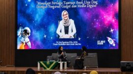 Dosen Program Studi PIAUD UM Bandung, Dr. Esty Fatinisna mengingatkan orang tua agar lebih waspada terkait anak tantrum berulang dengan intensitas tinggi yang dijelaskan dalam Seminar Hari Anak Nasional di Bandung, Senin (27/7/26). Foto : Istimewa