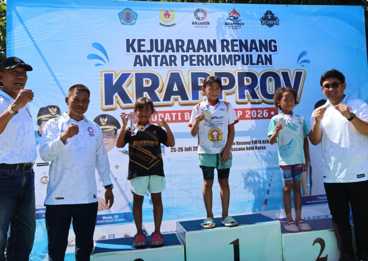 Sebanyak 400 atlet dari 54 klub renang berbagai daerah memadati Kolam Renang Tirta Kencana, Kabupaten Brebes dalam ajang KRAP Jawa Tengah, Senin (27/7/26). Foto : Istimewa